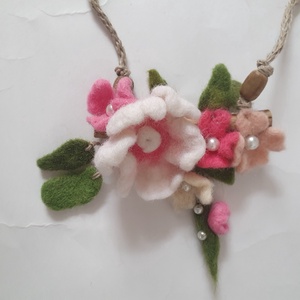 Colier flori de cires  - Artynos.ro