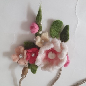 Colier flori de cires  - bijuterii - coliere - coliere cu pandative - Artynos.ro