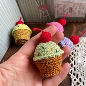 Brioșe crosetate - jucării și echipamente pentru copii - accesorii sport - accesorii pentru jocuri cu mingea - Artynos.ro