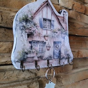 Breloc din lemn in stil vintage in forma de casuta - Artynos.ro
