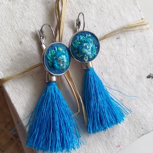 Cercei trandafiri brodati cu ciucuri, Bijuterii, Cercei, Cercei lungi, Broderie, Cercei brodat manual pe fetru cu nargele de sticla si ciucure este o piesa finuta si de efect. 
Pro..., ARTYNOS