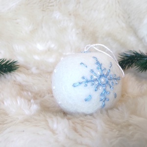 Glob de lana brodata Fulg de nea - crăciun - decorațiuni de crăciun de casă - figurine pentru pomul de crăciun - Artynos.ro