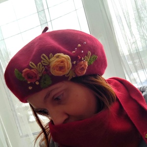 Bereta, fular lânā brodat manual - îmbrăcăminte și modă - eșarfe, pălării, fularuri - căciulă - Artynos.ro