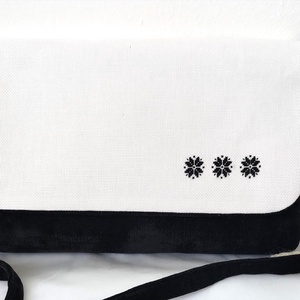 Poseta plic traditionala Alb-negru, Accesorii nunta, Accesorii de nunta, Gentuta mireasa si genti, , O poseta speciala cu motive traditionale cusute manual pe etamina foarte fina, care poate fi acceso..., ARTYNOS