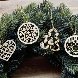 Set 5 ornamente pentru pomul de Crăciun (4 ornamente din lemn natural) - Artynos.ro