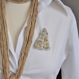 Brosa bradut auriu accesorii sacou bijuterii handmade - Artynos.ro