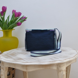 Geanta handmade Moldova- motiv popular traditional miez de nuca colectia urban - geantă și husă - genți de umăr și genți de mână - genți de umăr - Artynos.ro