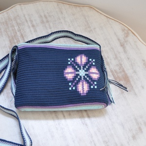 Geanta handmade Moldova- motiv popular traditional miez de nuca colectia urban - geantă și husă - genți de umăr și genți de mână - genți de umăr - Artynos.ro
