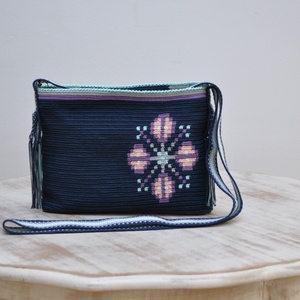 Geanta handmade Moldova- motiv popular traditional miez de nuca colectia urban - geantă și husă - genți de umăr și genți de mână - genți de umăr - Artynos.ro