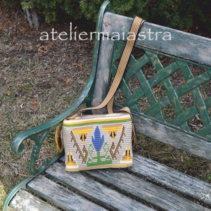 Geanta handmade Muntenia- motiv popular traditional patru cai si floare de cuisoare colectia traditional - geantă și husă - genți de umăr și genți de mână - genți de umăr - Artynos.ro