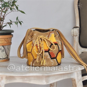 Geanta handmade motive geometrice fagure de miere - Artynos.ro