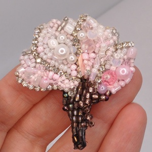 brosa magnolie roz 3D cristal handmade brosa floare accesorii femei, bijuterii cadou accesorii sacou bijuterii handmade - Artynos.ro