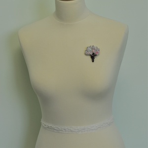 brosa magnolie roz 3D cristal handmade brosa floare accesorii femei, bijuterii cadou accesorii sacou bijuterii handmade - bijuterii - broșă, insigne - insigne - Artynos.ro