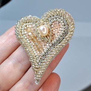 brosa inima roz 3D perla cultura, brosa handmade, accesorii femei, bijuterii cadou accesorii sacou bijuterii handmade - bijuterii - broșă, insigne - insigne - Artynos.ro