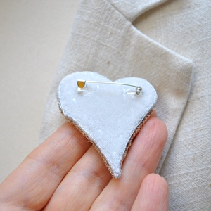 brosa inima roz 3D perla cultura, brosa handmade, accesorii femei, bijuterii cadou accesorii sacou bijuterii handmade - bijuterii - broșă, insigne - insigne - Artynos.ro
