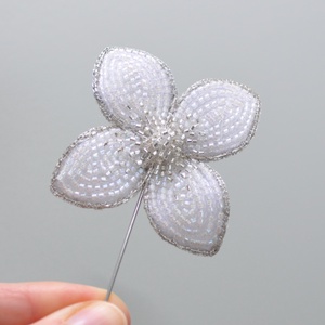brosa floare ac pentru rever , bijuterii handmade - Artynos.ro