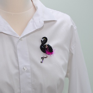 brosa flamingo negru 3D cristale handmade  accesorii femei, bijuterii cadou accesorii sacou bijuterii handmade - bijuterii - broșă, insigne - insigne - Artynos.ro