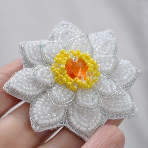 brosa nufar 3D cristale handmade  accesorii femei, bijuterii cadou accesorii sacou bijuterii handmade - bijuterii - broșă, insigne - insigne - Artynos.ro