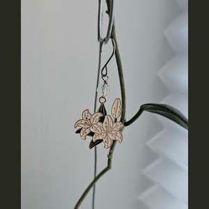 Bijuterie pentru plante / Plant Charm � pandantiv pentru ghiveci - crin - Artynos.ro
