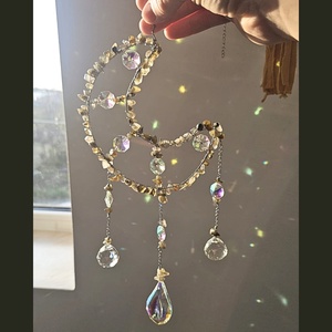 Suncatcher - Luna - Prinzator se Soare cu Labradorit , Casa & Stil de viata, Decoratiuni de casa, Decoratiuni de masa si rafturi, Copaci din margele si sarma, , Detalii produs

Piesa unica: fiecare piesa Atelier TOA este realizata manual si are propriile parti..., ARTYNOS