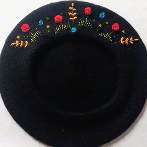 Beretă cu broderie manuală - Artynos.ro