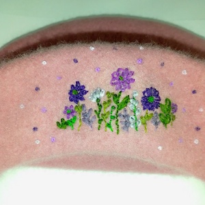 Beretă roz cu flori brodate - îmbrăcăminte și modă - eșarfe, pălării, fularuri - căciulă - Artynos.ro