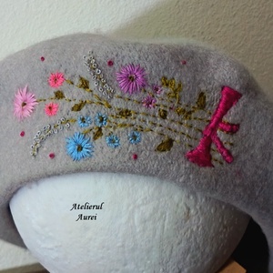 Bereta gri cu broderie manuala - Artynos.ro