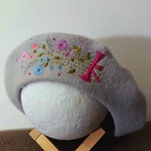 Beretă gri cu broderie manuală - îmbrăcăminte și modă - eșarfe, pălării, fularuri - pălărie - Artynos.ro