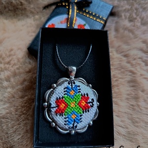 Pandantiv cu motiv traditional - Artynos.ro