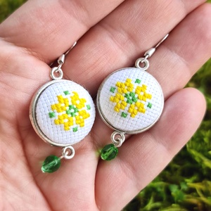 Cercei cusuți manual verde și galben - bijuterii - cercei - cercei agățați - Artynos.ro