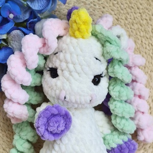 Unicorn de pluș croșetat manual - jucării și echipamente pentru copii - plușuri - unicorn - Artynos.ro