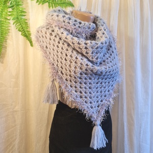 Șal triunghiular croșetat manual MARIA - îmbrăcăminte și modă - eșarfe, pălării, fularuri - șaluri - Artynos.ro