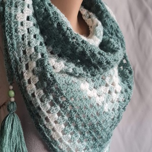 Șal triunghiular croșetat manual SOFIA - îmbrăcăminte și modă - eșarfe, pălării, fularuri - șaluri - Artynos.ro