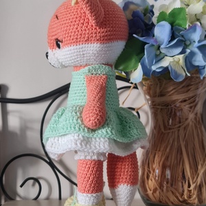 Jucarie crosetata manual vulpița Lilly - jucării și echipamente pentru copii - plușuri - vulpe de pluș - Artynos.ro