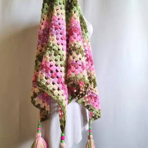 Șal triunghiular croșetat manual BETTY - îmbrăcăminte și modă - eșarfe, pălării, fularuri - șaluri - Artynos.ro