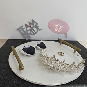 Set tăvi elegante Black  White Elegance - 2 piese, cu mânere aurii - accesorii nuntă - accesorii de nuntă - suport verighete și perne pentru inele - Artynos.ro