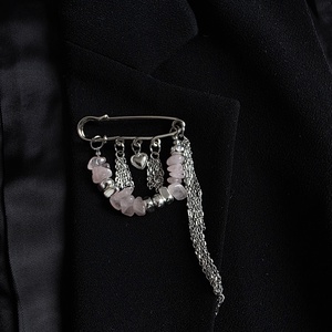 Broșă din cuarț, hematit și oțel inoxidabil - bijuterii - mărțișor - Artynos.ro