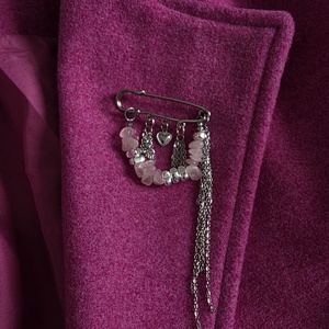 Brosa din cuart, hematit si otel inoxidabil, Bijuterii, Martisor, Confectionarea bijuteriilor, ARTYNOS