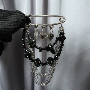 Brosa din margele negre,  si otel inoxidabil., Bijuterii, Martisor, Confectionarea bijuteriilor, ARTYNOS
