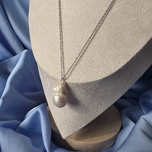 Lănțișor cu pandantiv � perlă de cultură barocă  - bijuterii - coliere - coliere cu pandative - Artynos.ro