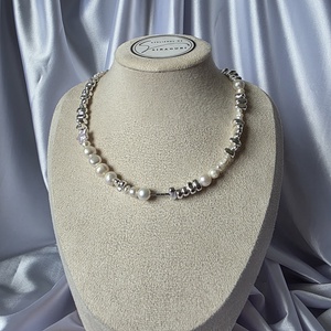 Colier din perle de cultura si hematite, cu lant din otel inoxidabil. - Artynos.ro