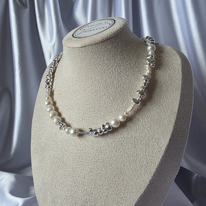 Colier din perle de cultură și hematite, cu lanț din oțel inoxidabil. - bijuterii - coliere - coliere din perle - Artynos.ro