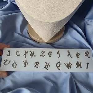 Colier handmade din spinel negru cu inițială din oțel inoxidabil  - bijuterii - coliere - coliere cu pandative - Artynos.ro