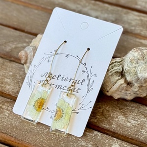 Cercei dreptrunghiulari  din rasina cu Margareta naturala, Bijuterii, Cercei, Cercei agatati, Aranjament de flori, Confectionarea bijuteriilor, ARTYNOS