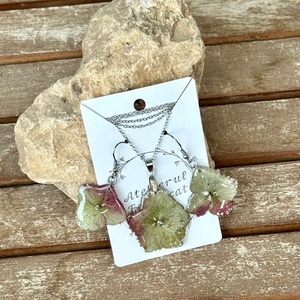 Set bijuterii handmade din rasina si flori naturale - hortensii - accesorii nuntă - bijuterii mireasă - set bijuterii de mireasă - Artynos.ro