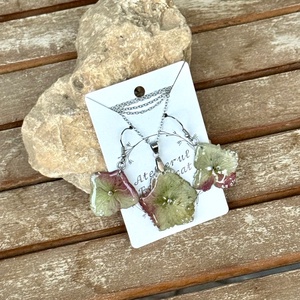 Set bijuterii handmade din rasina si flori naturale - hortensii - accesorii nuntă - bijuterii mireasă - set bijuterii de mireasă - Artynos.ro