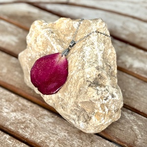 Pandantiv rasina Colier handmade si petale de trandafir natural - bijuterii - coliere - coliere cu pandantive - Artynos.ro