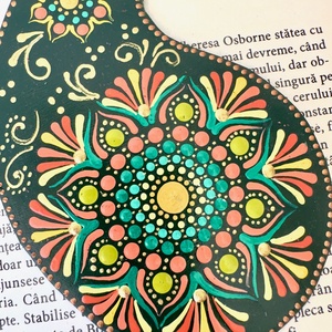 Semn de carte din piele naturala - pictat manual - cărți și creații cu tematică muzicală, cadouri - semn de carte - Artynos.ro