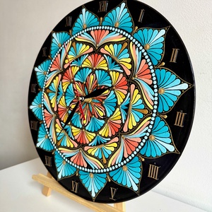 Ceas de perete pictat manual pe disc de vinil reciclat - Model Mandala Floral - casă & stil de viață - accesorii pentru decorat casa - decorațiuni de pereți, decorațiuni suspendate - ceasuri de perete - Artynos.ro