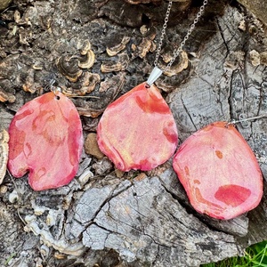 Set Colier si cercei din rasina si petale naturale de trandafir - bijuterii - seturi de bijuterii - Artynos.ro